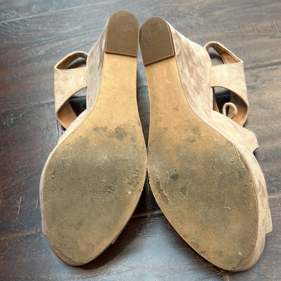 BP tan suede-like wedge open-toe shoes - Picture 8 of 8